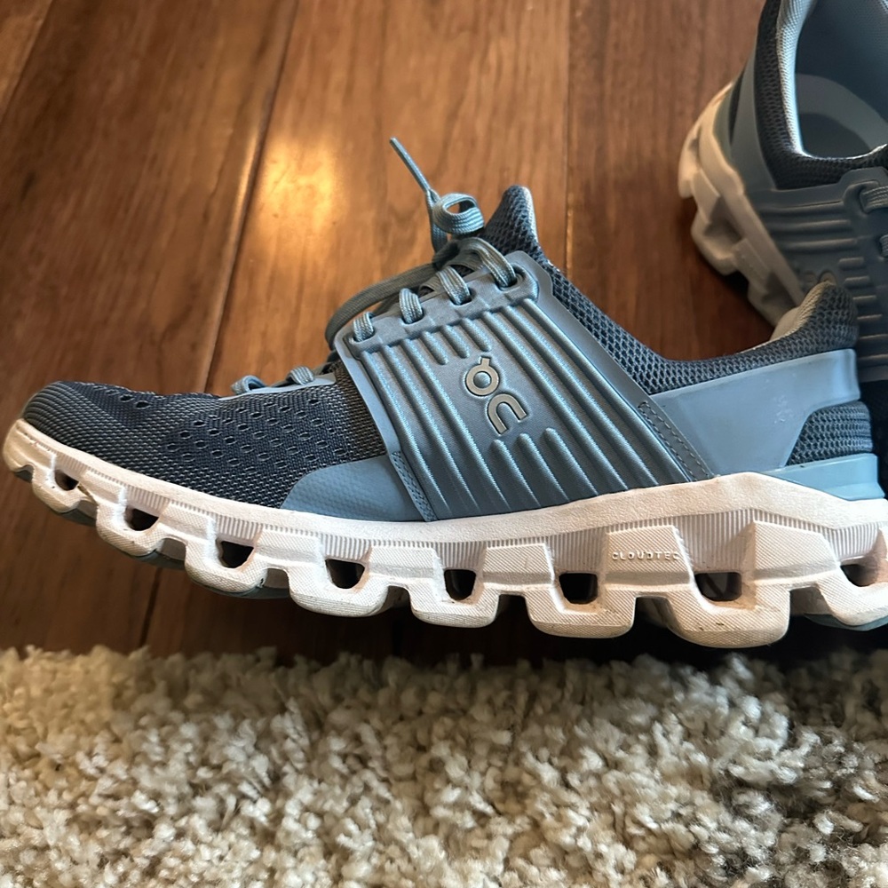 On Cloud Women’s Size 8 Blue